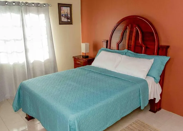 Charming Deluxe 2 Bedroom *