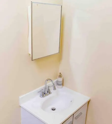 Charming Deluxe 2 Bedroom *