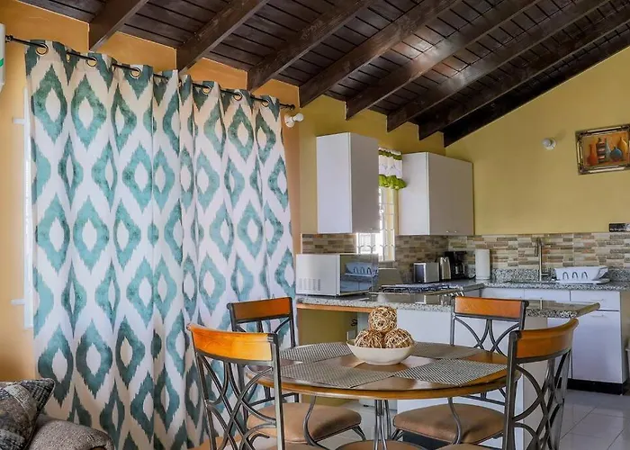 Charming Deluxe 2 Bedroom * Montego Bay