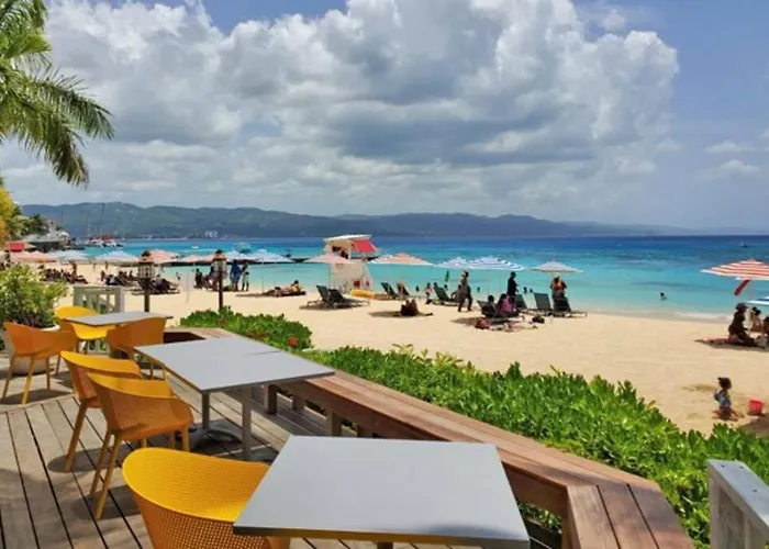 Charming Deluxe 2 Bedroom Holiday home Montego Bay