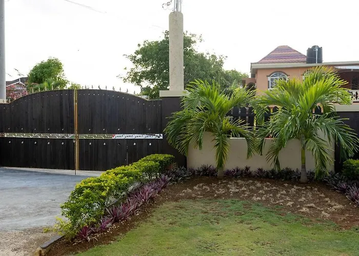Charming Deluxe 2 Bedroom Holiday home